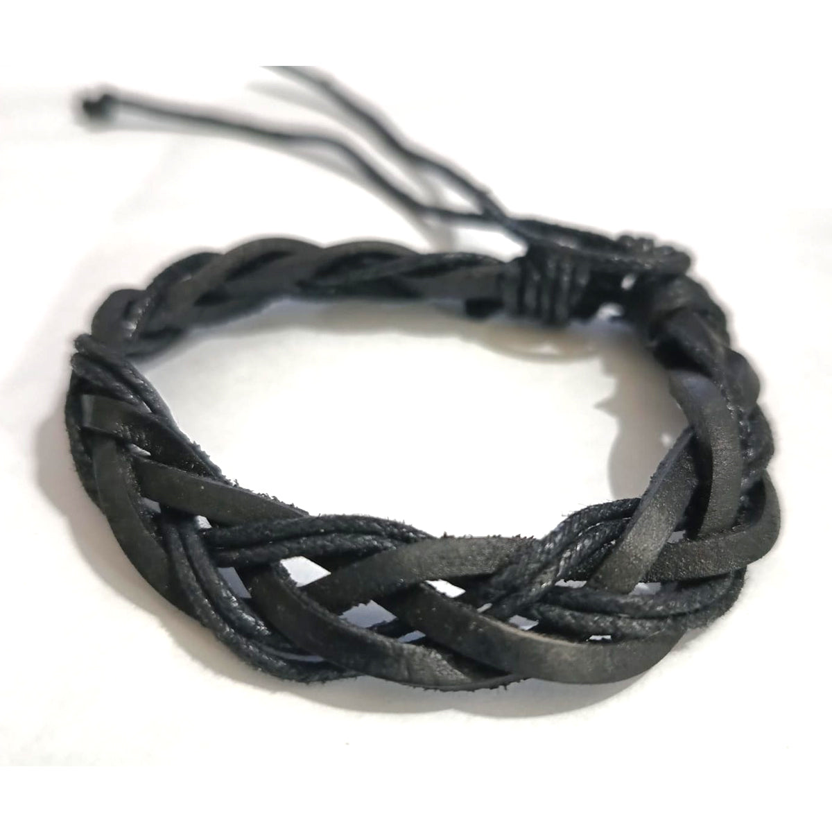 Pulsera de Cuero trenzado con Detalles Varios Modelos en Color Negro