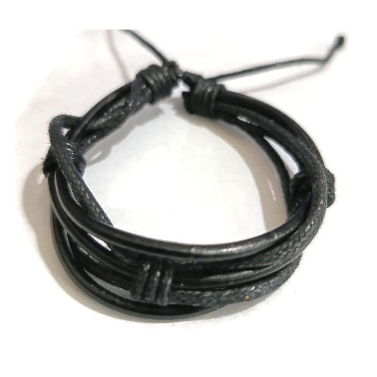 Pulsera de Cuero trenzado con Detalles Varios Modelos en Color Negro