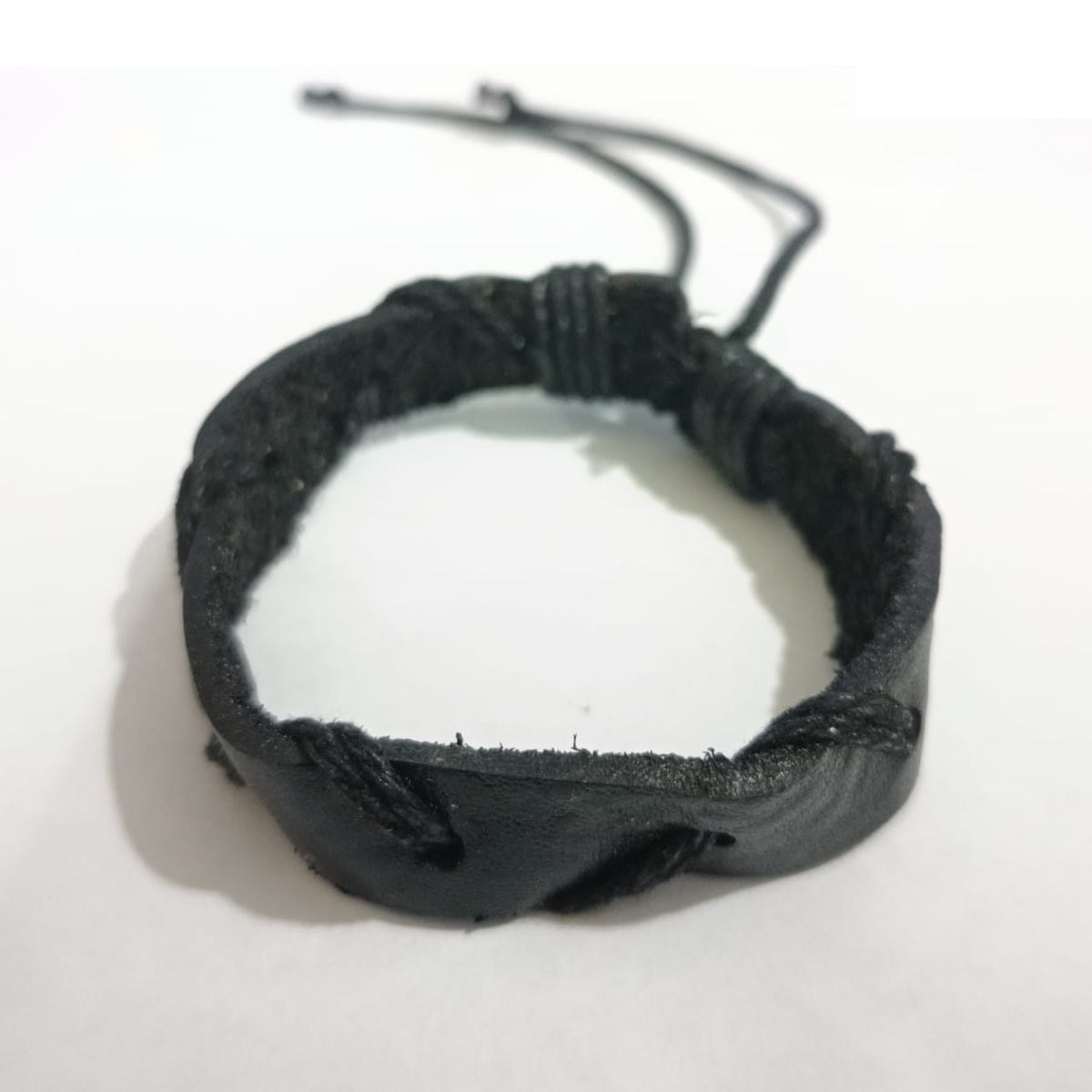 Pulsera de Cuero trenzado con Detalles Varios Modelos en Color Negro